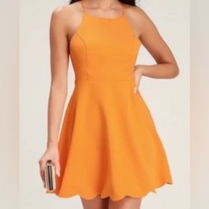 A line backless dress, scalloped design